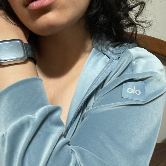 BRAND NEW - Alo Velour Glimmer Zip Up Sweater in Steel Blue - Picture 5 of 8